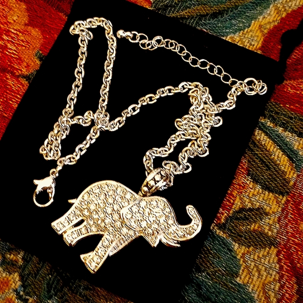 Elephant necklace 20 inches long. Silver
